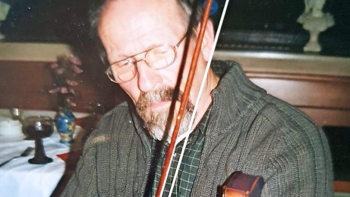 Eberhard Hofmann beherrscht viele Musikinstrumente.