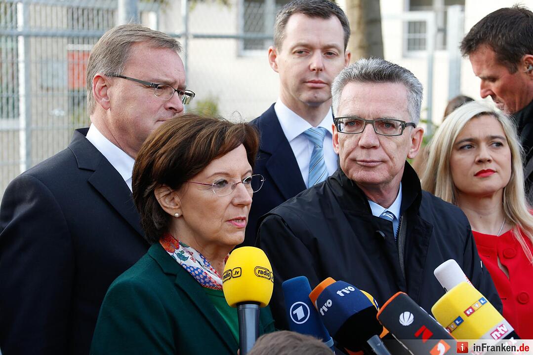 Bundesinnenminister Thomas de Maizière (CDU) hat das Balkanzentrum in Bamberg besucht