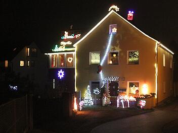 Das Weihnachtshaus der Familie Bauer in der Staffelsteiner Wolfsgasse. Foto: Matthias Einwag