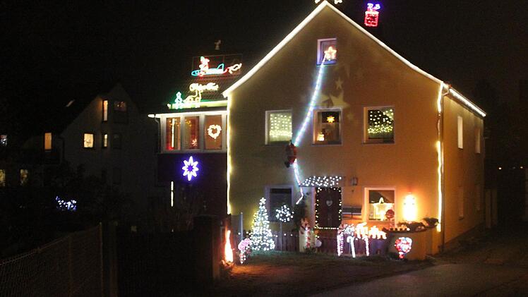 Das Weihnachtshaus der Familie Bauer in der Staffelsteiner Wolfsgasse. Foto: Matthias Einwag