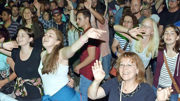 Auf pr&auml;chtige Stimmung freut sich die 66. Herzogenauracher Sommerkirchweih, so wie 2016 beim ersten Auftritt von "Faded Glory".  Foto: Archiv