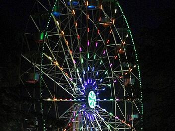 Das Riesenrad steht heuer still. Ein Lager ist defekt und kann auf die Schnelle nicht repariert werden.  Foto: Josef Hofbauer