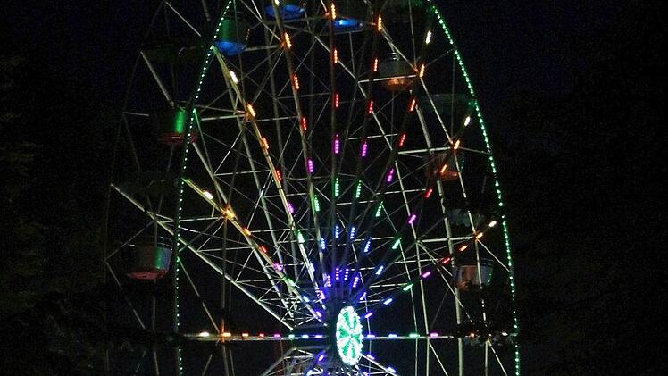 Das Riesenrad steht heuer still. Ein Lager ist defekt und kann auf die Schnelle nicht repariert werden.  Foto: Josef Hofbauer
