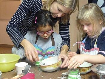 Am Samstag ging das Jahresprogramm von "Fischbachs frecha Fr&uuml;chtla" zu Ende. Bei der letzten Aktion fing man den "Duft des Waldes"ein. Fotos: privat