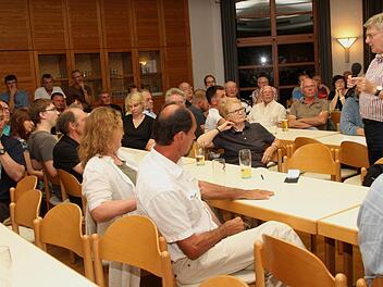 Kreisheimatpfleger Günter Lipp äußerte sich kritisch zu den Plänen für Windräder auf dem Tonberg.