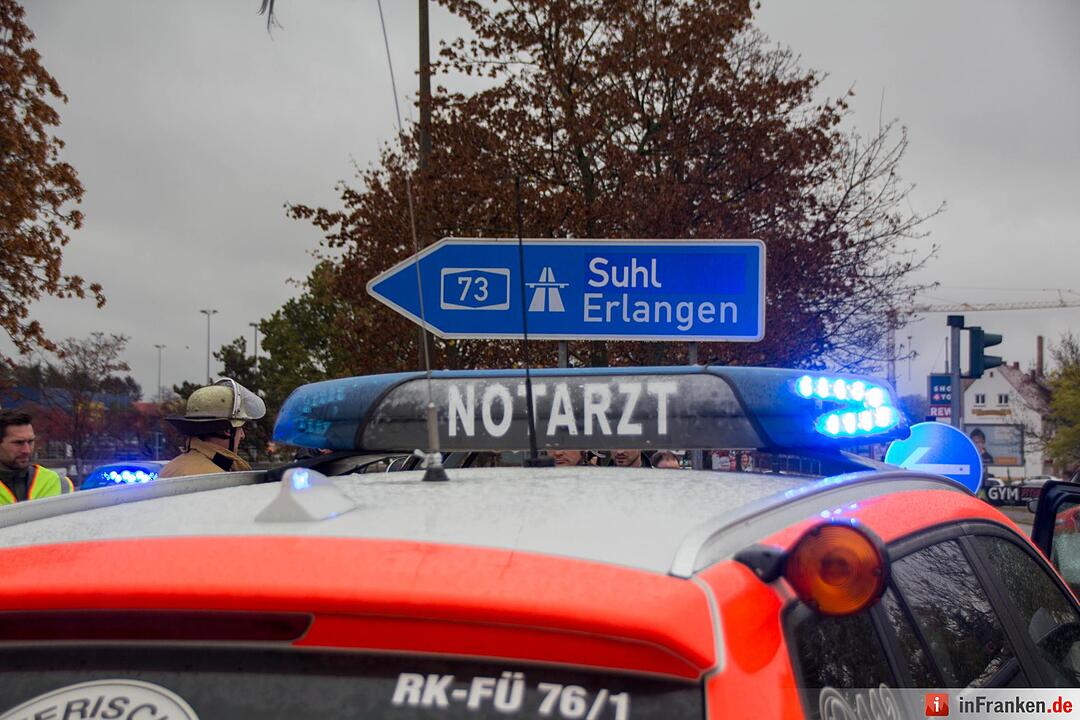 Kollision nach mutmaßlichem Rotlichtverstoß – Eine Person schwer verletzt