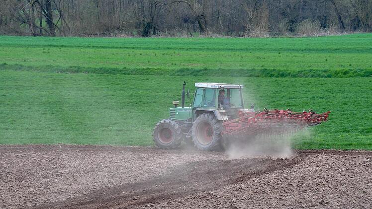 Wie trocken wird es heuer? Laut BayWa schnitt die Agrarsparte in Franken trotz der langen Trockenperiode 2018 immer noch zufriedenstellend ab. Einen deutlichen Umsatzrückgang gab es nur in Unterfranken. Foto: Rinklef