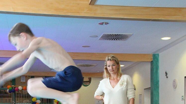 Schwimmaktion der Sinnberg Grundschule mit Franziska van Almsick im Hotel Sonnenhügel. Foto: Benedikt Borst
