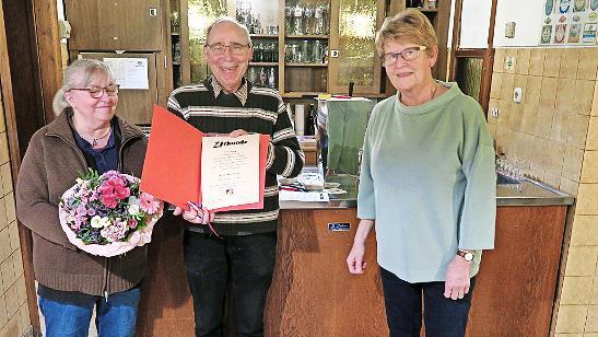 Das Ehepaar Heller freut sich über die Anerkennung für seine Unterstützung des Freundeskreises Herzogenaurach