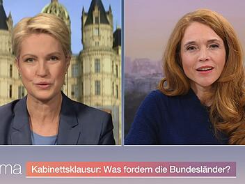 Manuela Schwesig (links) sprach mit ZDF-Moderatorin Mirjam Meinhardt über die mögliche Abschaffung von Pflegegrad 1.