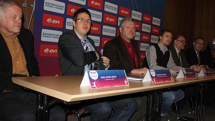 TV-Vorsitzender Karl-Heinz Krebs. Eon-Vertreter Christian Zuschke, Jürgen Hennemann und Patrick Domanski (von links).