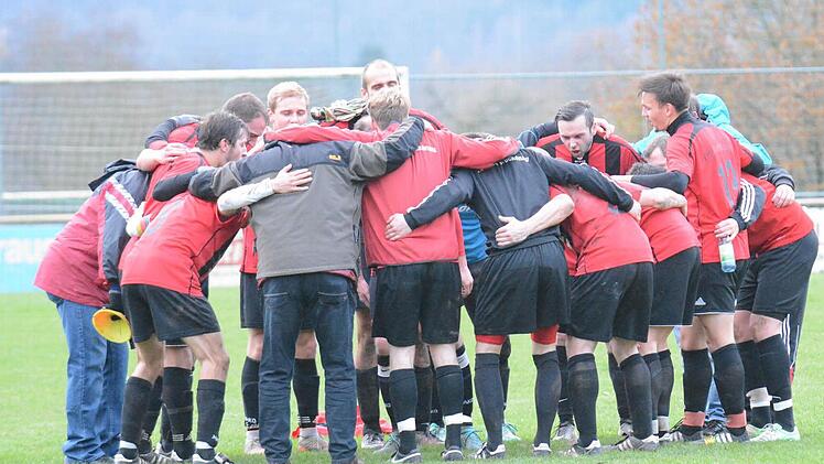 Brückenauer Kreis vor dem Spiel gegen Wollbach. Foto: ssp