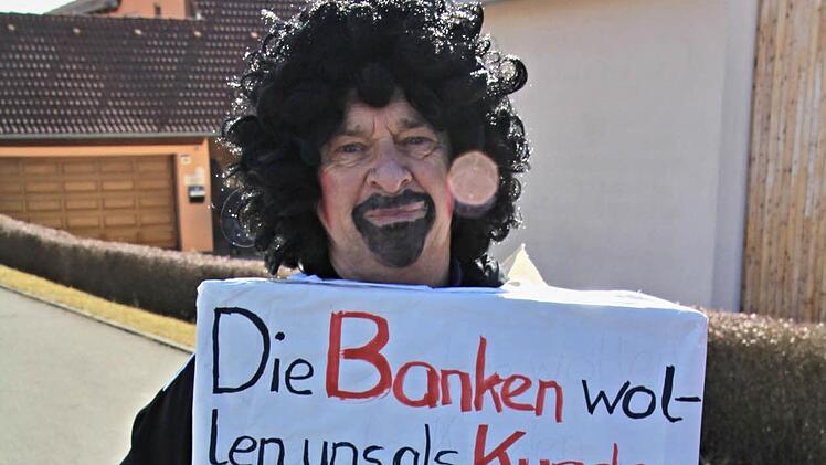 Keine Bank mehr in Memmelsdorf und Untermerzbach. Die Lösung, eine wandelnder Bankomat. Foto: Helmut Will