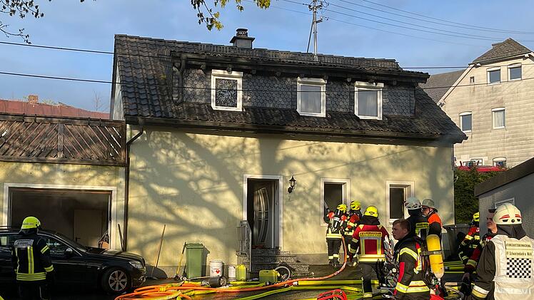 Wohnhaus steht in Brand