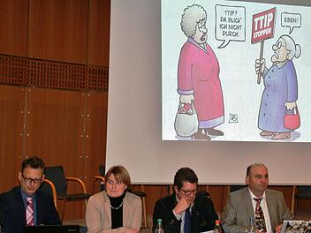 Podiumsdiskussion bei der CSU zum Freihandel mit Kurt Treumann (von links), IHK), Corina Jantke, Stefan Köhler (BBV) und Manfred Greubel.  Foto: Werner Vogel