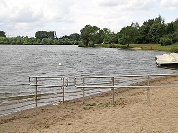 Als Natursee erfreut sich der Rudufersee großer Beliebtheit bei den Badegästen. Die müssen allerdings auch in der kommenden Badesaison auf die Annehmlichkeiten einer warmen Dusche verzichten. Foto: Gerda Völk