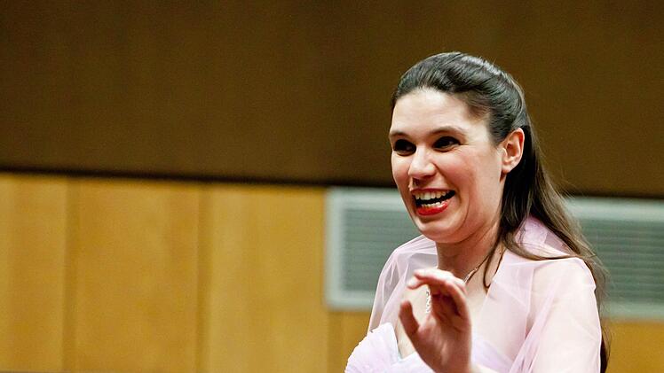 Unter der Leitung von Hans Stähli plant das Orchester der Musikfreunde Neustadt zwei Konzerte in Sonneberg und in Neustadt. Solistinnen sind die Geigerin Birgit Thorgerd Müller und die Sopranistin Andrea Chudak.'Foto: Archiv/Jochen Berger