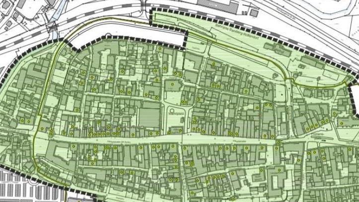 Die gestrichelte Linie umfasst das erweiterte Sanierungsgebiet "Innenstadt" in Haßfurt.  Grafik: Landratsamt