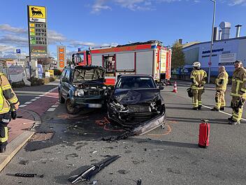 30.000 Euro Schaden bei Unfall in Hof 30.000 Euro Schaden bei Unfall in Hof