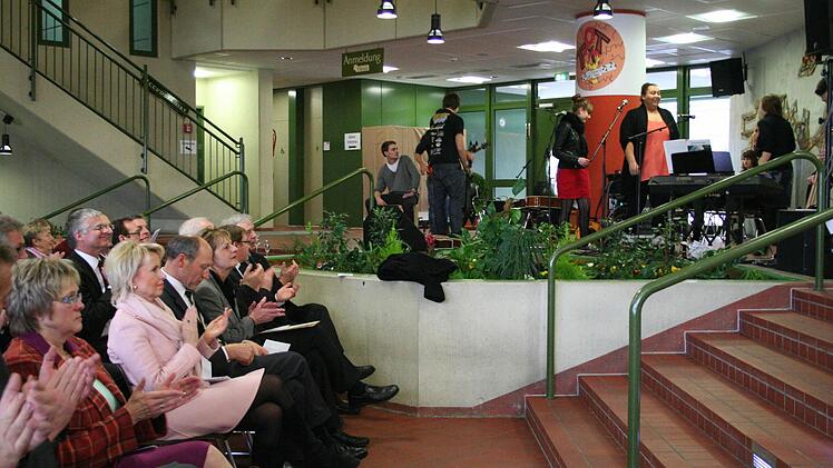 Applaus für die Band Thums Ten.