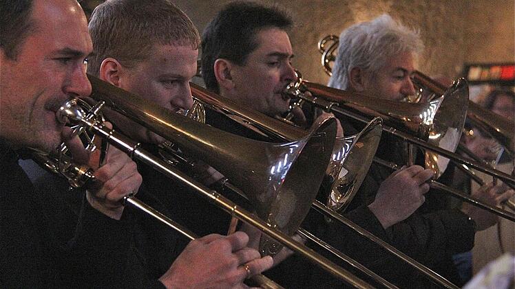 (Vorn links): Dozent Ralf Tochtermann.