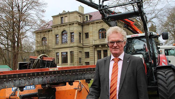 Leiter Leonhard Rosentritt stellt zum Tag des Wassers die in der Villa Hailmann beheimatete Behörde mitsamt Spezial-Fuhrpark vor.  Foto: Benedikt Borst