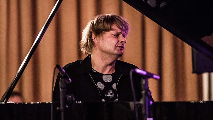 Der finnische Pianist  Iiro Rantala begeisterte als Stargast das Publikum bei der Coburger Jazznacht.Foto: Jochen Berger
