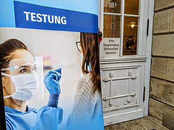 Seit Montag sind Corona-Schnelltests auch direkt im Landestheater Coburg möglich.Foto: Jochen Berger
