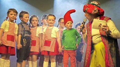 Die Kindergartenkids sind aus dem Teuschnitzer Büttenabend nicht wegzudenken und sicherten sich viel Applaus Foto: privat