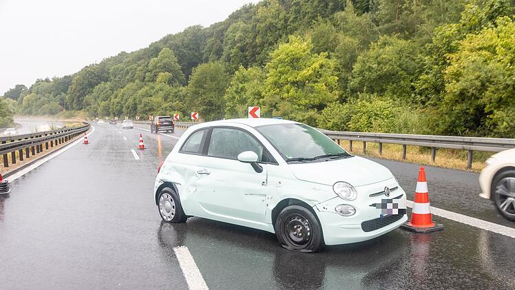 Sportwagen-Fahrer lebensgefährlich verletzt
