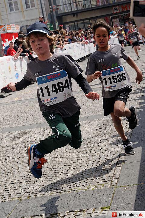Weltkulturerbelauf 2017 in Bamberg: Der Zieleinlauf am Maxplatz