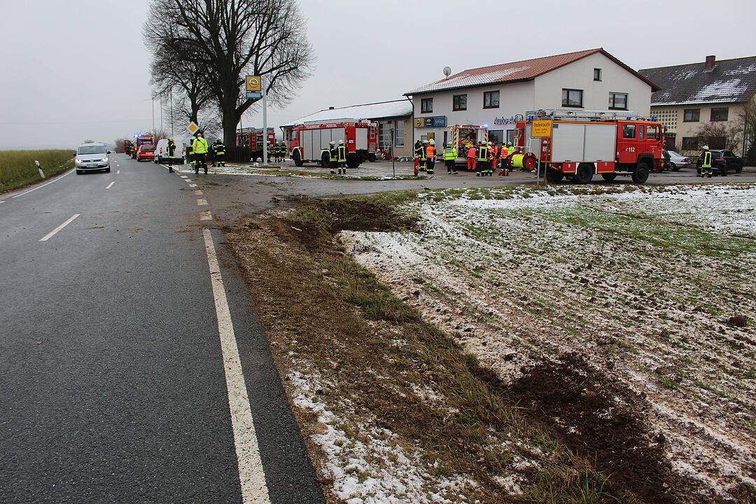 Landkreis Fürth: Auto überschlägt sich - 42-Jähriger lebensgefährlich verletzt
