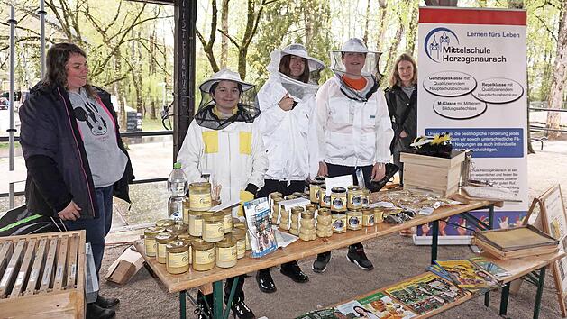 Die AG Bienen der Mittelschule war erstmals dabei.