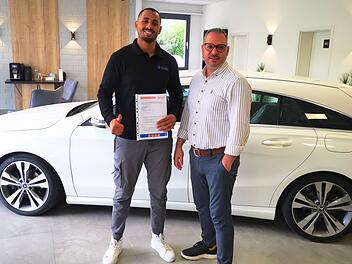 Das Team von Automeier24 ist bereit, ein Teil von Oscar Autovermietung zu sein.