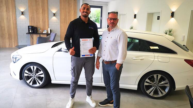 Das Team von Automeier24 ist bereit, ein Teil von Oscar Autovermietung zu sein.