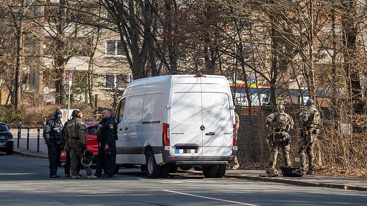 SEK-Einsatz in Nürnberg: Mann bedroht Nachbarn mit Schusswaffe