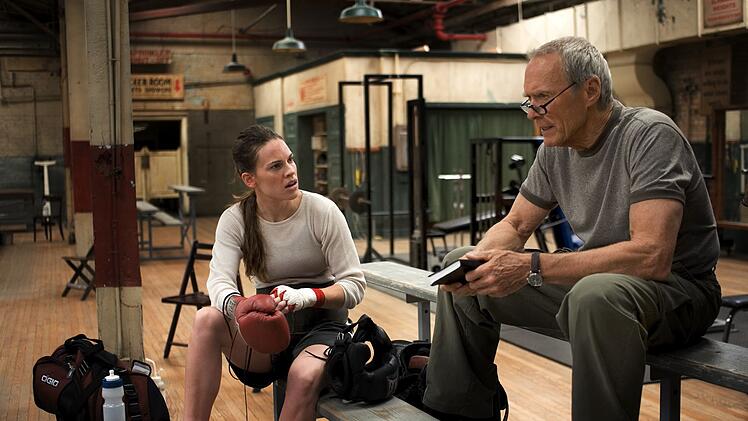 Frank Dunn (Clint Eastwood) weigert sich zun&auml;chst, die ambitionierte Boxerin Maggie (Hilary Swank) zu trainieren.