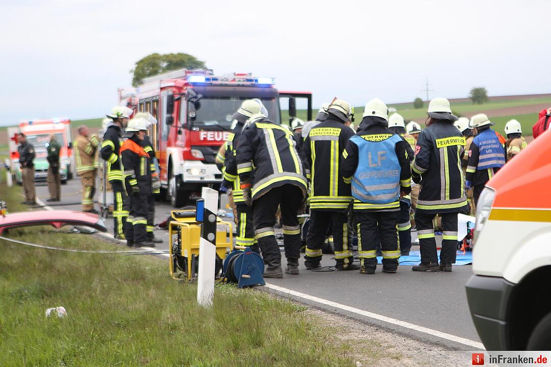 Unfall bei Haßfurt: Autos kollidieren frontal