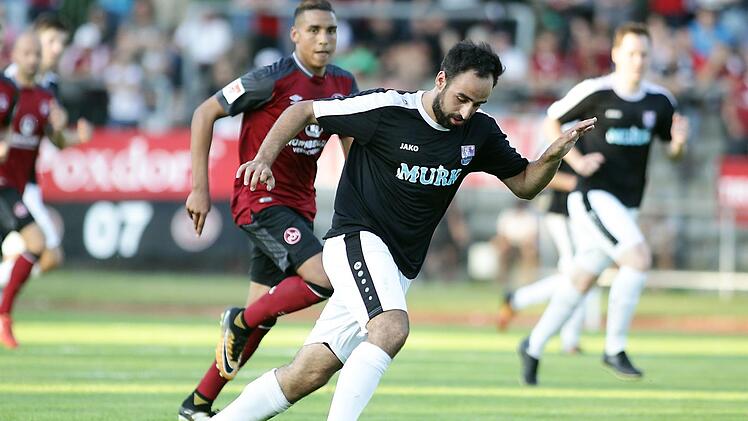 Die offensive St&auml;rke eines Christos Makrigiannis (vorn) braucht der FC Eintracht Bamberg auch in der Endphase der Saison. Es geht um die Meisterschaft. Foto: sportpress