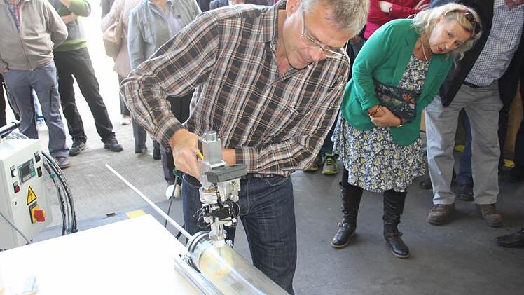 Gezeigt wird hier eine Versiegelungstechnik mit der wertvolles Stückgut für den Transport hergerichtet werden kann. Foto: Helmut Will