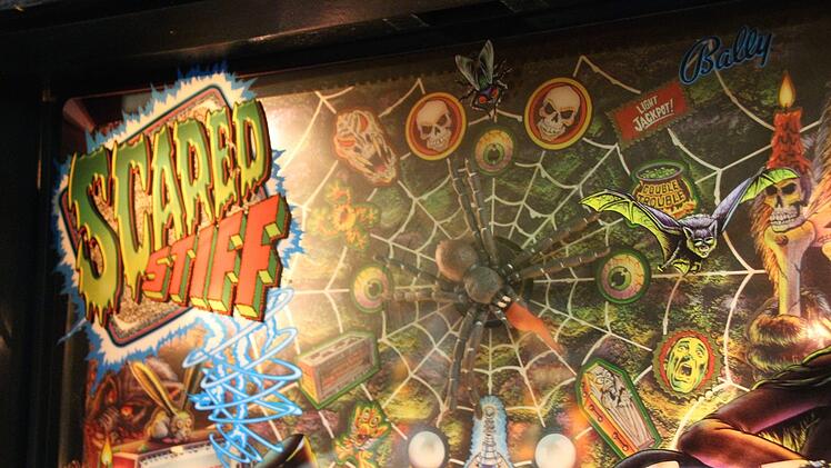 "Scared Stiff" zu spielen, ist gruselschön: Bei einem gewissen Punktestand dreht sich die Spinne in der Mitte wie ein Kreisel. Diana Fuchs