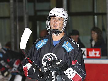 Ist für David Franek beim ESC Haßfurt wirklich abrupt Schluss? Nach dem Spiel der "Hawks" gegen Ulm wurde der 35-Jährige jedenfalls vom weiteren Spielbetrieb freigestellt. Grund sind "größere Differenzen" zwischen dem Angreifer und Trainer Volker Hartmann. Foto: Ralf Naumann