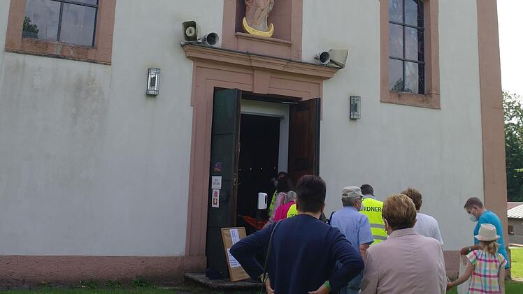 Viele Gläubige zieht es auch heuer auf den Maria Ehrenberg. Die Beschränkungen bei einem Besuch der Wallfahrtskirche können ab August gelockert werden.