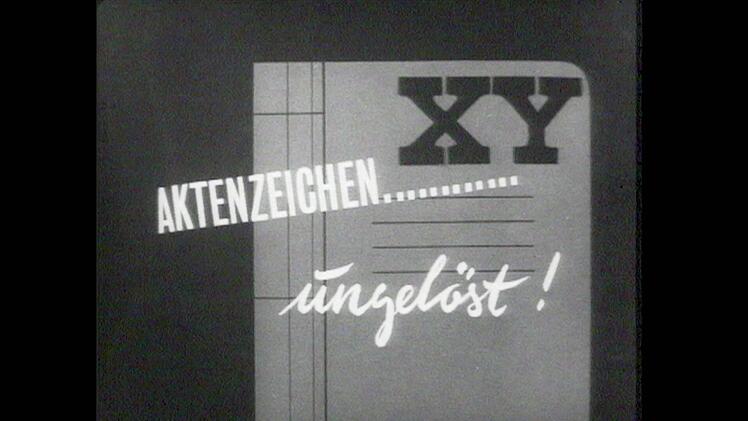 "Aktenzeichen XY" gilt als die "Mutter aller True-Crime-Formate". So fing 1967 alles an, damals noch in Schwarz-Wei&szlig;.