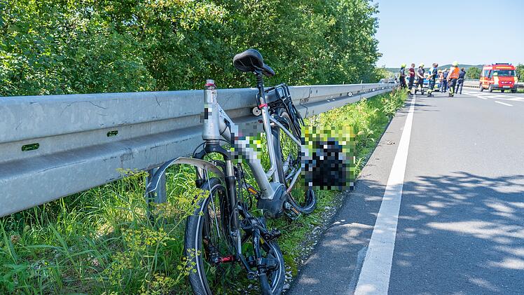 A73-Abfahrt im Kreis Erlangen-H&ouml;chstadt: Lastwagen erfasst Fahrrad