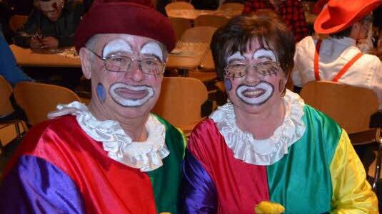 Dieses Ehepaar zählt seit Jahren zu den Stammgästen beim Fasching, diesmal als Clowns verkleidet. Foto: Thomas Micheel