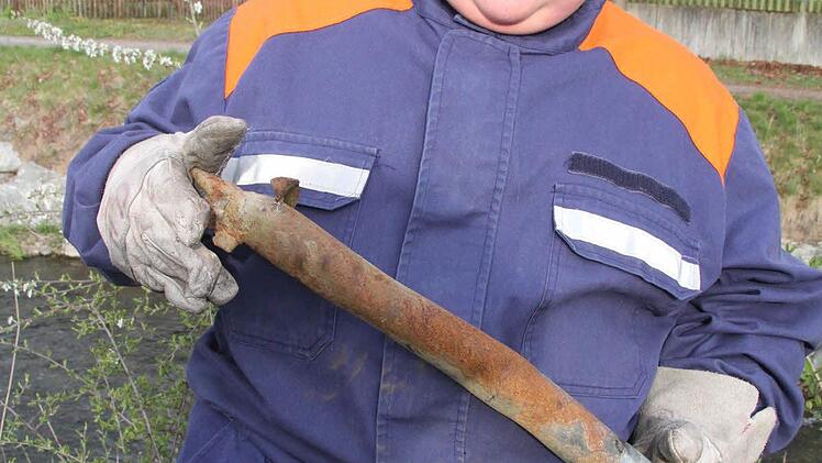 Auch Dominik Wagner förderte Seltsames zu Tage: einen riesigen alten Bohrer.