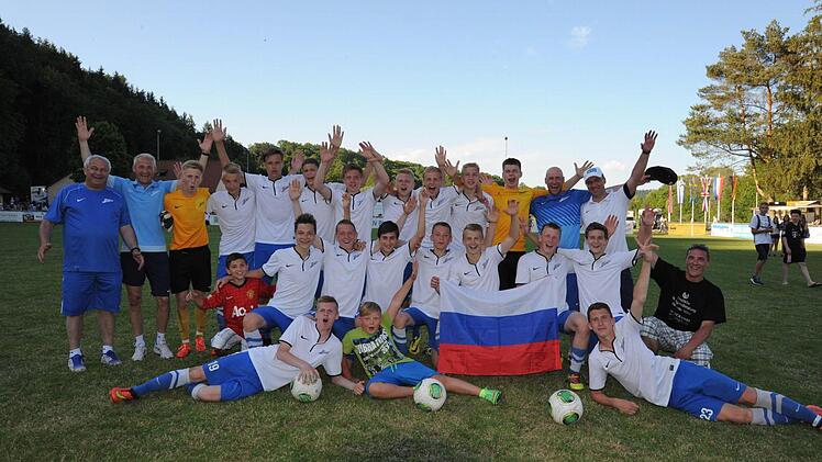 Ehre, wem Ehre gebührt: Turniersieger Zenit St. Petersburg. Foto: Hopf