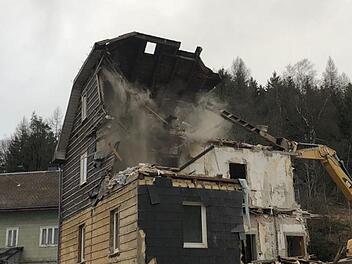 Im Zuge der Förderoffensive Nordostbayern hat der Markt Tettau Ende Januar  das Gebäude Hauptstraße 30 in Tettau abgerissen. Foto: pr