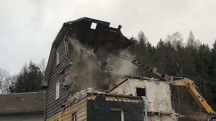 Im Zuge der Förderoffensive Nordostbayern hat der Markt Tettau Ende Januar  das Gebäude Hauptstraße 30 in Tettau abgerissen. Foto: pr